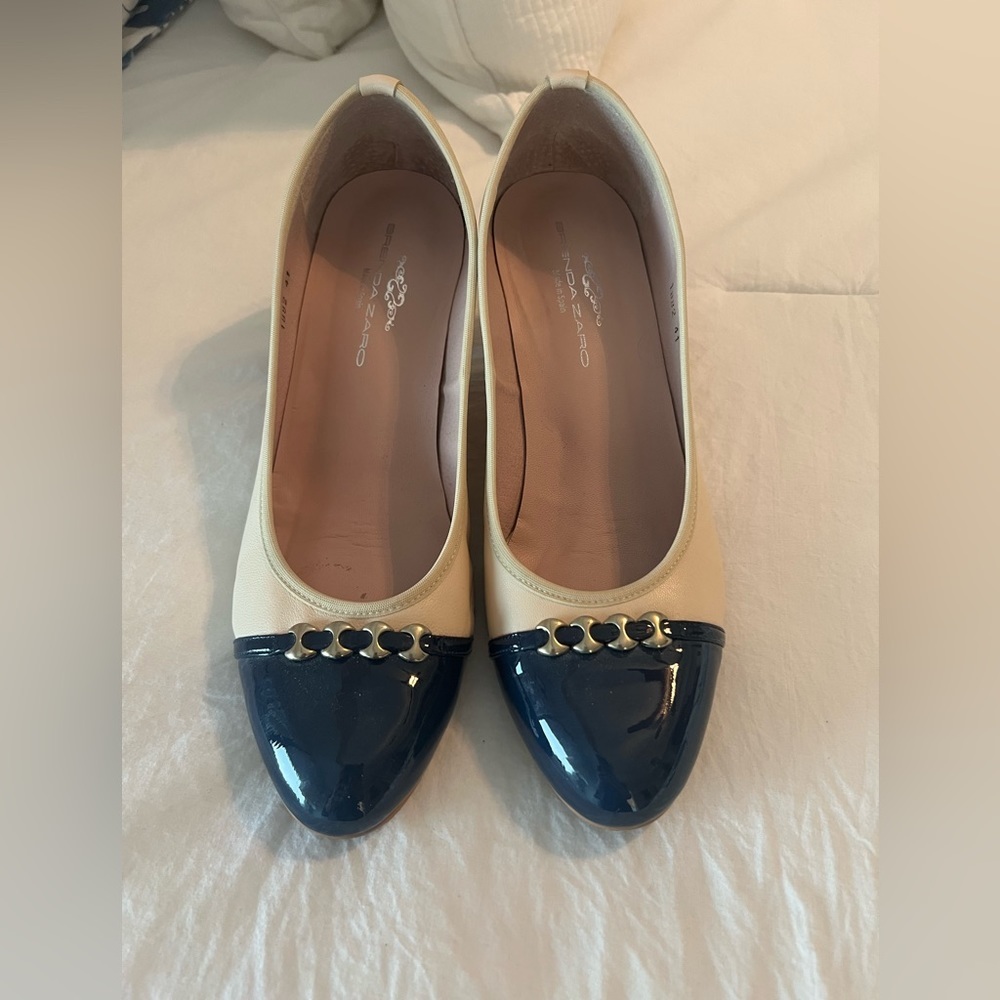 Brenda Zaro navy and cream Leather block heel size 8.5